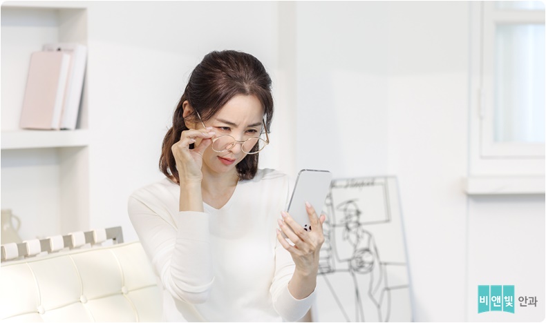 40대 노안, 돋보기 말고 수술로 교정할 수 있을까?